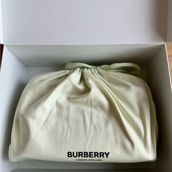 Burberry Notebook Handbag BRAND NEW - Picture 3 of 12